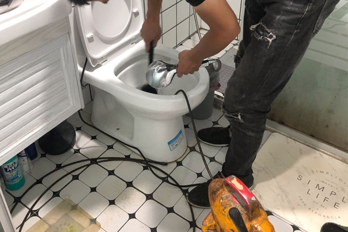 永昌马桶堵塞自己疏通还是找师傅？专业上门服务让你省时更省心